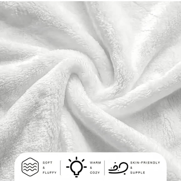 NWT- Super Soft- Holiday- Hello Kitty- Plush Velvet Throw Blanket 50x60 - Picture 7 of 10